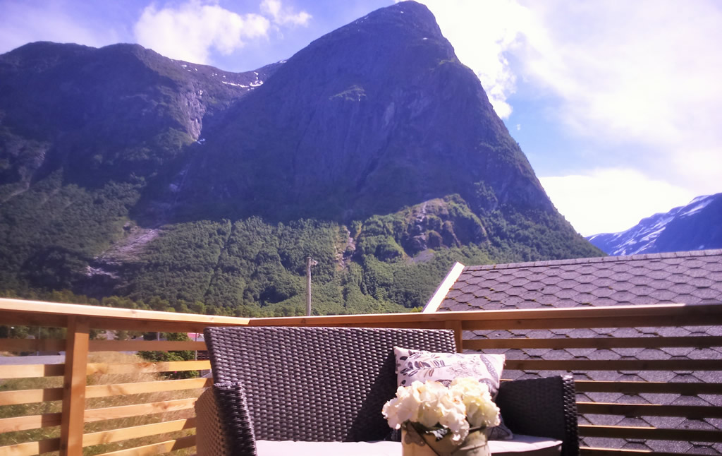 terrace-Vollsnes-cabins-events-activities-Norway-vollsnes.no